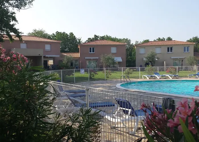 Le Domaine De Melody Vakantiepark Santa-Maria-Poggio (Corsica)